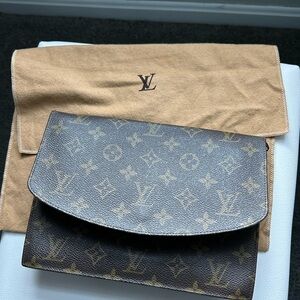 *SOLD*Authentic Vintage Louis Vuitton Clutch